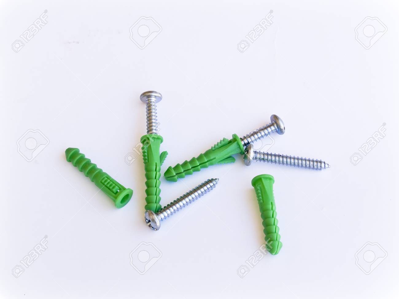 緑のプラスチックねじアンカー の写真素材 画像素材 Image