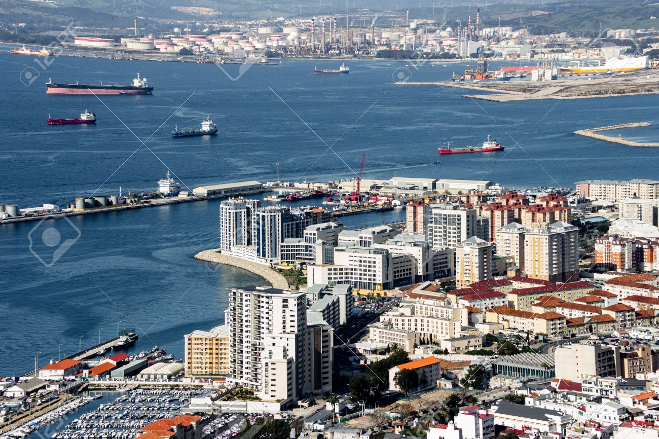 Vista Desde El Peñón De Gibraltar, Gibraltar Y Gibraltar Bay City ...