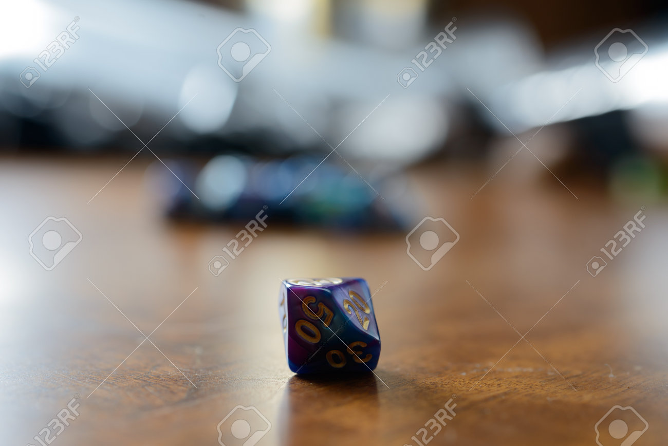 RPG 얼음과 불, 용과 던전을 위한 테이블 탑 게임 서사시 플레이에서 롤플레잉 게임과 게임 주사위와 기사단 기사 갑옷 로열티 무료  사진, 그림, 이미지 그리고 스톡포토그래피. Image 195237047