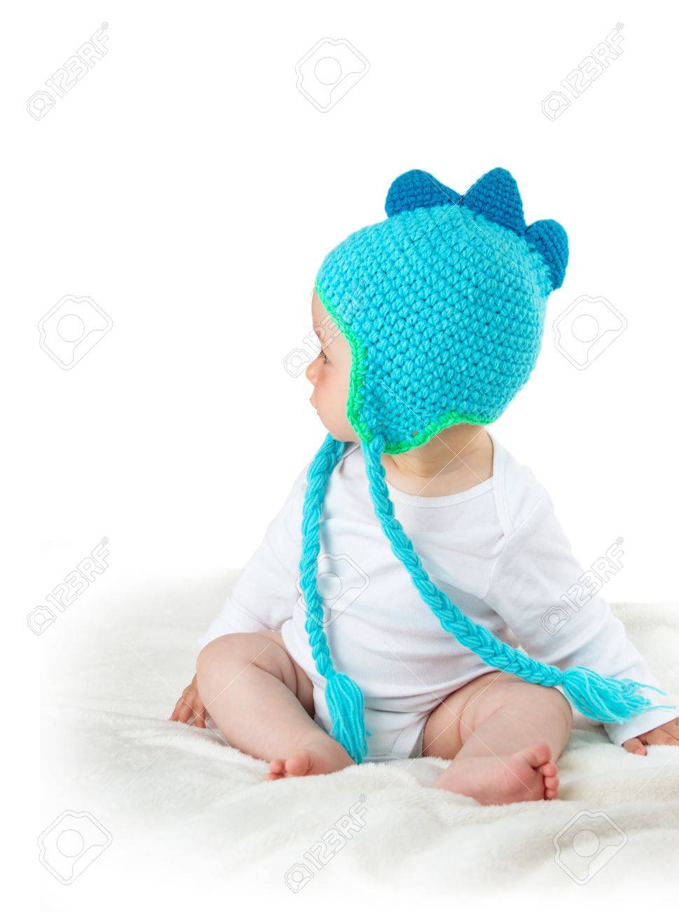 柔らかい毛布に帽子を編み恐竜の赤ちゃん の写真素材 画像素材 Image
