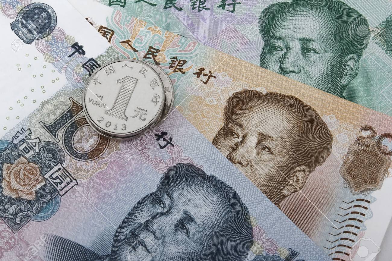 中国のお金 （人民元）。 1 元のコイン、紙幣 (10、20 および 50 RMB のノート) の上に。の写真素材・画像素材 Image  37722500