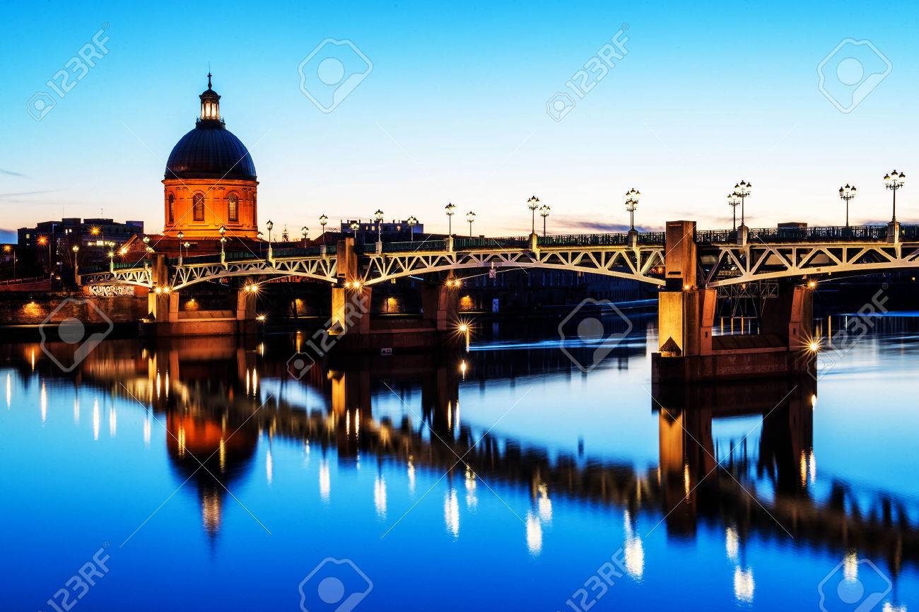 ガロンヌ川とサン ピエール橋 トゥールーズの写真 の写真素材 画像素材 Image 4407