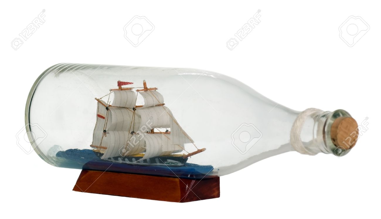 瓶の中に船のミニチュアがあります。の写真素材・画像素材 Image 4057958