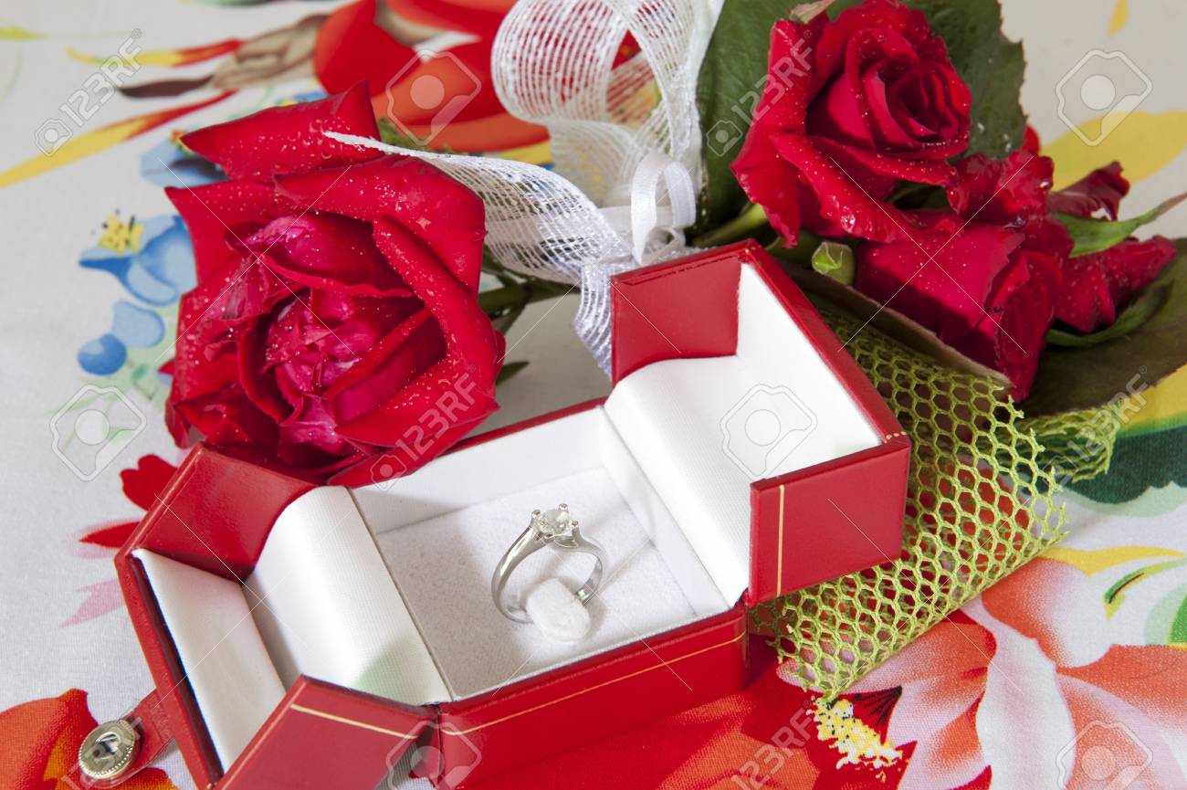 Y Joyas Para Un De San Valentín Fotos, Retratos, Imágenes Y Fotografía De Archivo Libres De Derecho. Image 18049611.