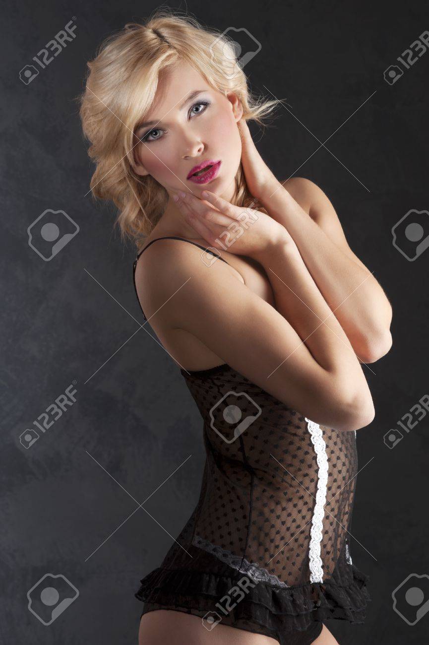 Niña Y Impresionante Vistiendo Ropa Interior Transparente Y Mirando En La Cámara Fotos, Imágenes Y Fotografía De Archivo Libres De Derecho. Image 8753617.