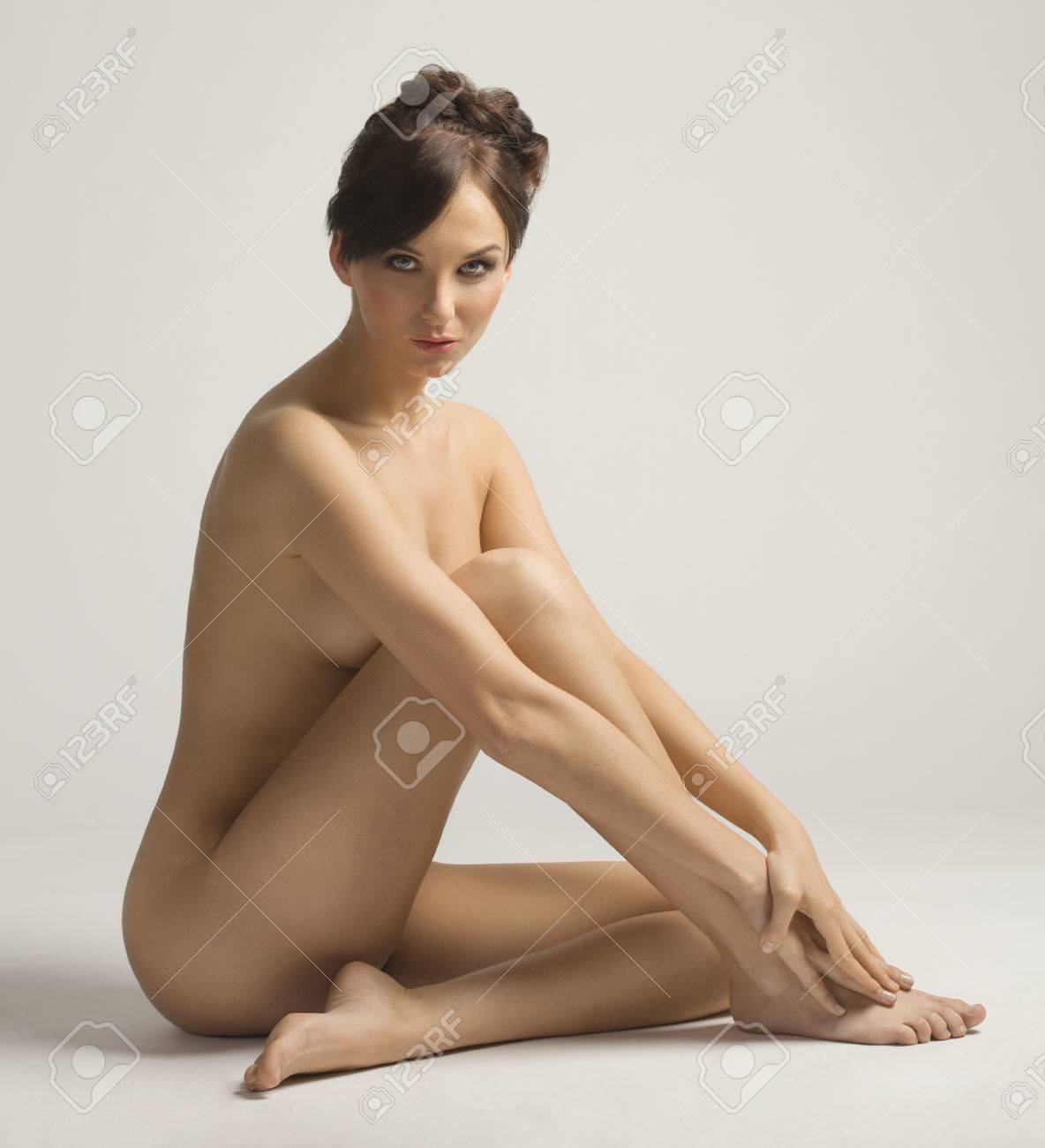 Jolie et nue