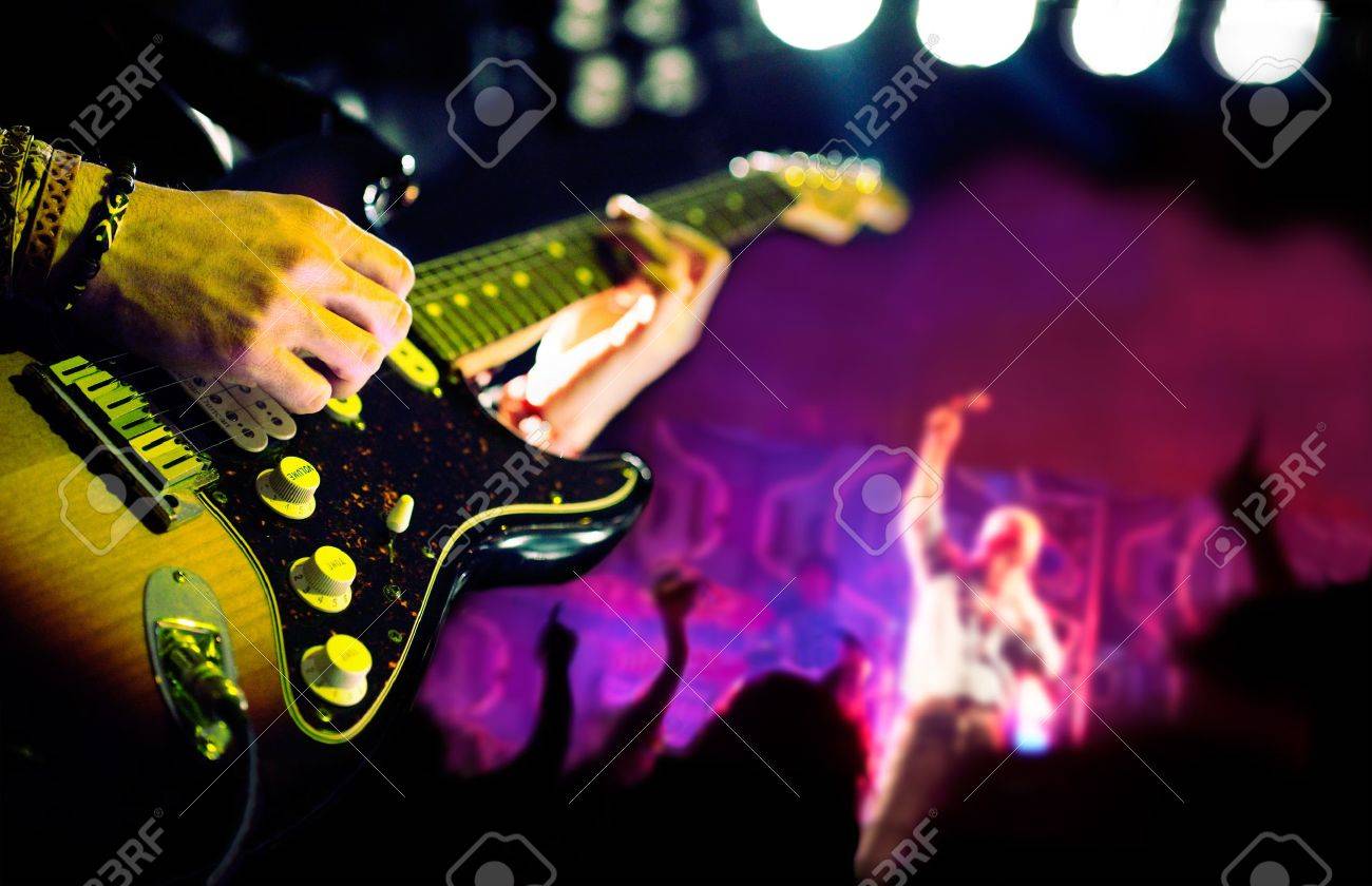 ライブ音楽の背景 ギター プレーヤー 公共 の写真素材 画像素材 Image