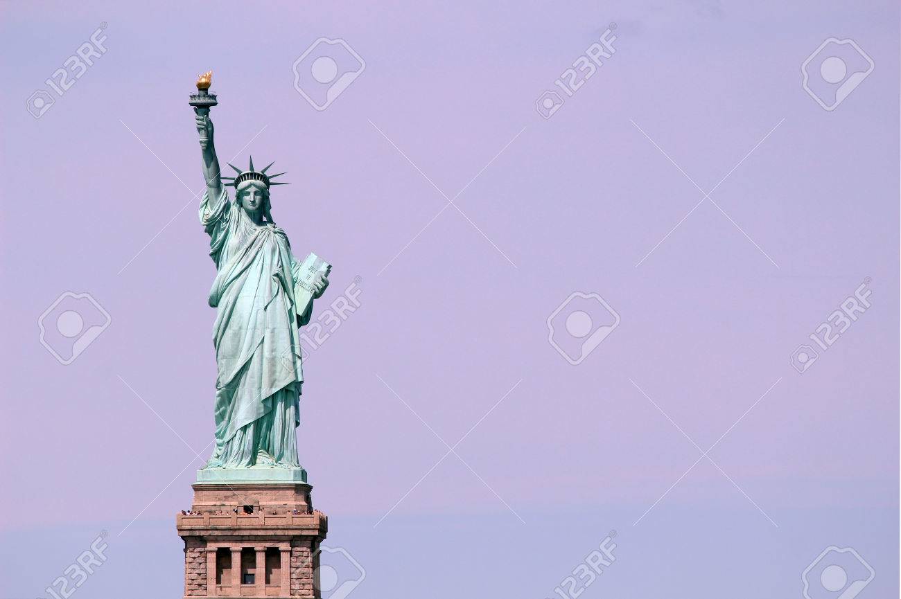 自由自由の女神像 ニューヨーク港 リベルタス クマ 自由のローマの女神を表す女性のローブ姿の像は マンハッタンの真ん中にあるリバティー島に巨大な新古典主義彫刻の世界 の写真素材 画像素材 Image 自由自由の女神像 ニューヨーク港 リベルタス クマ 自由のローマの女神を表す女性のローブ姿の像は マンハッタンの真ん中にあるリバティー島に巨大な新古典主義彫刻の世界 の写真素材 画像素材 Image
