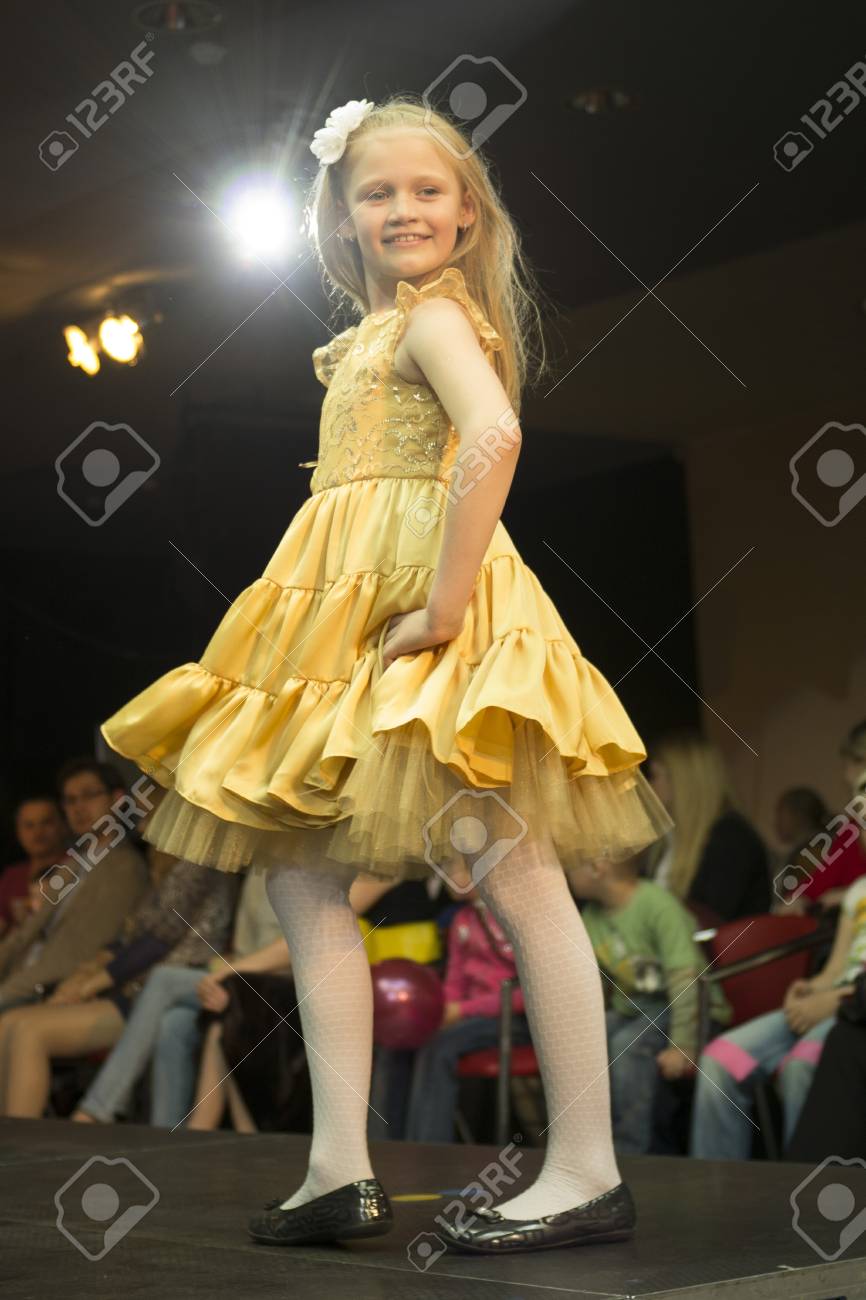 12 年 5 月 16 ミンスク ベラルーシ ファッションの子供のショーします の写真素材 画像素材 Image 12 年 5 月 16 ミンスク ベラルーシ ファッションの子供のショーします の写真素材 画像素材 Image