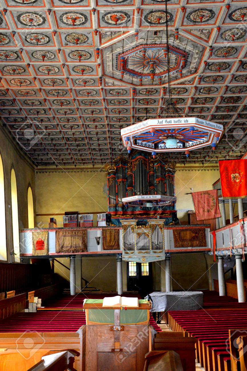 天井 Codlea 都市の要塞化された教会は Burzenland 歴史的な地域で最大です 13 世紀にドイツ騎士団はマグラ Codlei 近く フォン シュヴァルツブルク 黒城 として知られている要塞を建設しました 12 の城の名を指摘 の写真素材 画像素材 Image