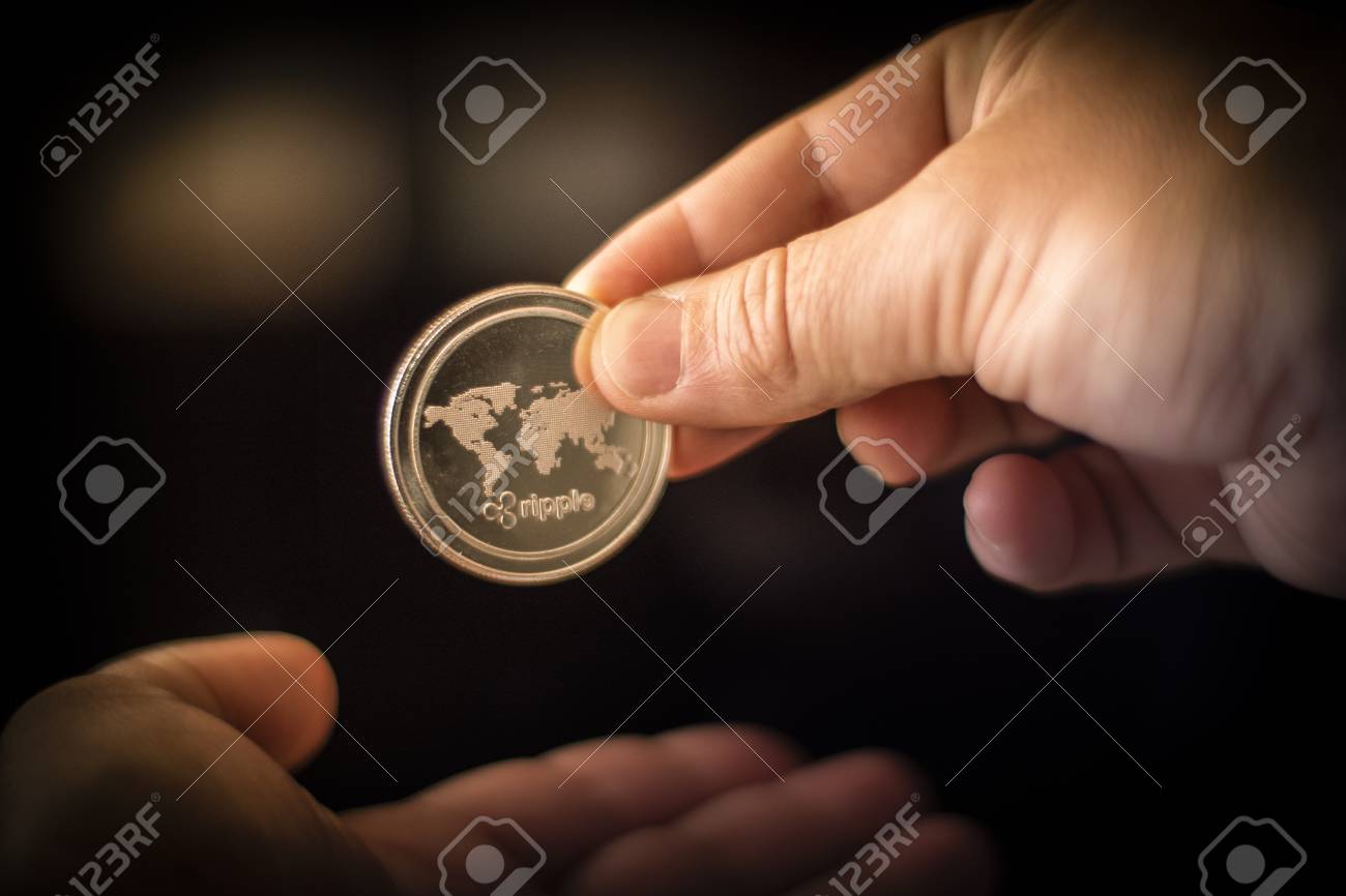 리플 XRP 코인 송금 암호화폐 로열티 무료 사진, 그림, 이미지 그리고 스톡포토그래피. Image 101820618