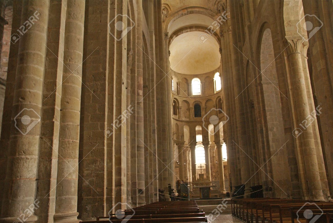 ロマネスク様式の内装の修道院教会のサン フォイ フランス コンク の写真素材 画像素材 Image 11458411