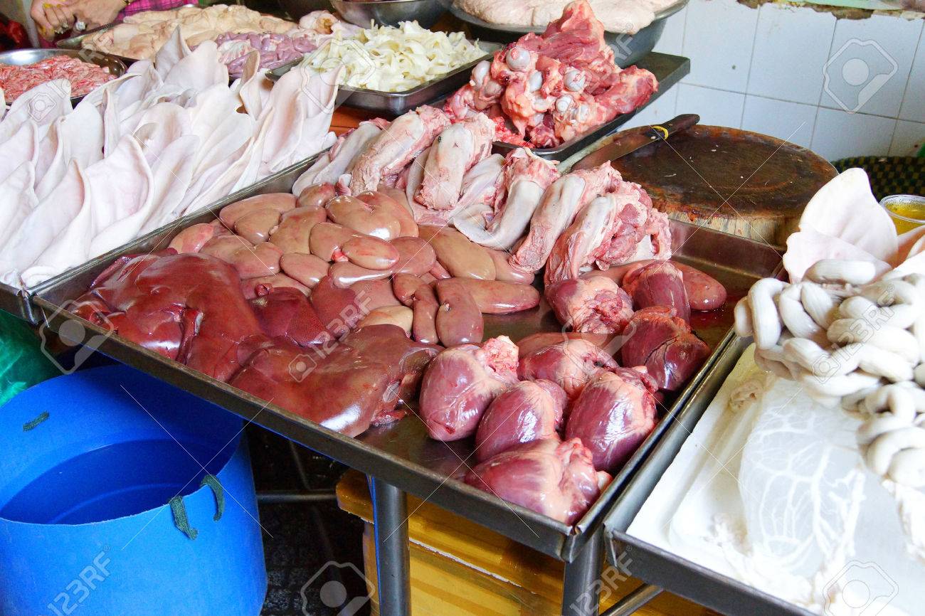 豚耳と他臓器内臓肉 ベンタイン市場 サイゴン ホーチミン市 ベトナム の写真素材 画像素材 Image