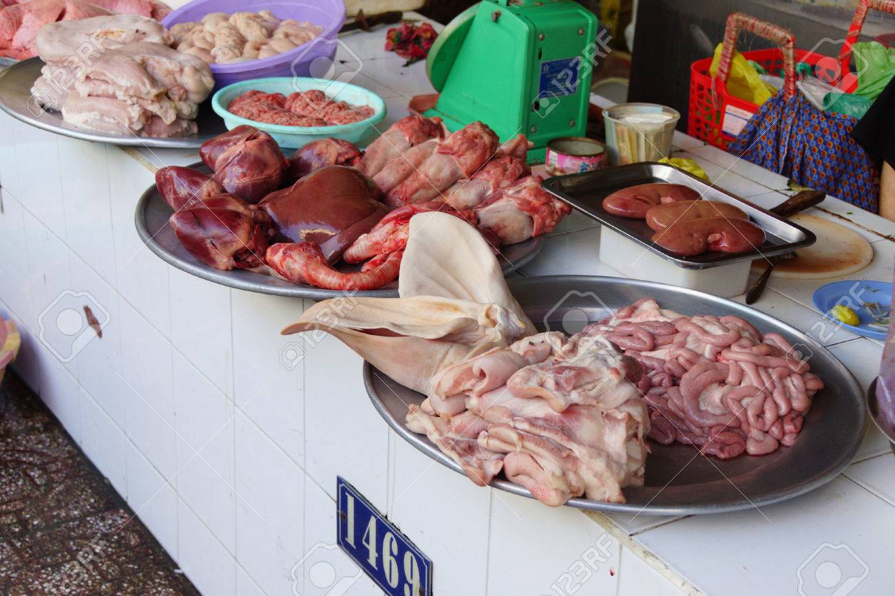 豚耳と他臓器内臓肉 ベンタイン市場 サイゴン ホーチミン市 ベトナム の写真素材 画像素材 Image