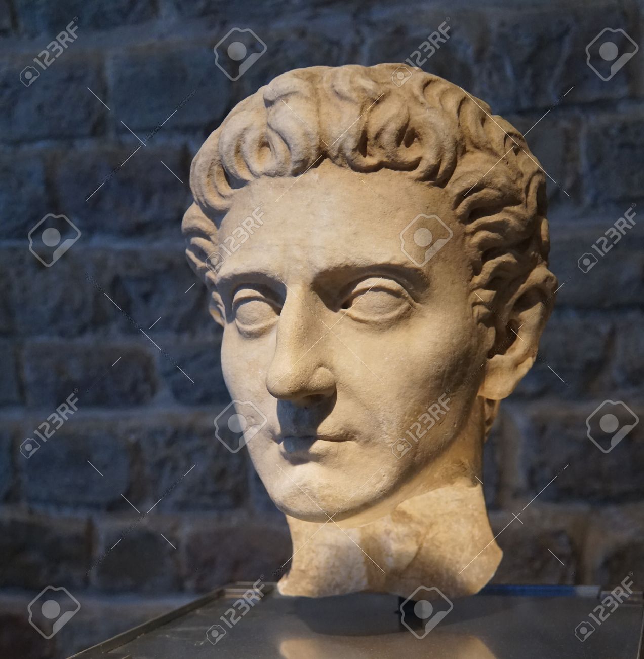 ケルン ドイツ 9 15 16 バストのローマ皇帝ネルウァ ローマ ゲルマン博物館 ケルン ドイツ の写真素材 画像素材 Image