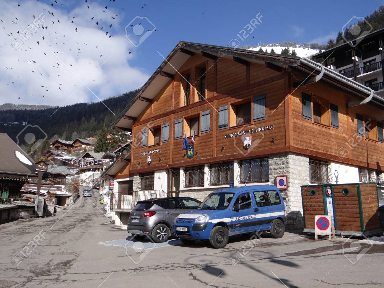 Chatel France Fevrier 18 Gendarmerie Du Poste De Police Dans Le Petit Village Alpin De Chatel France Banque D Images Et Photos Libres De Droits Image