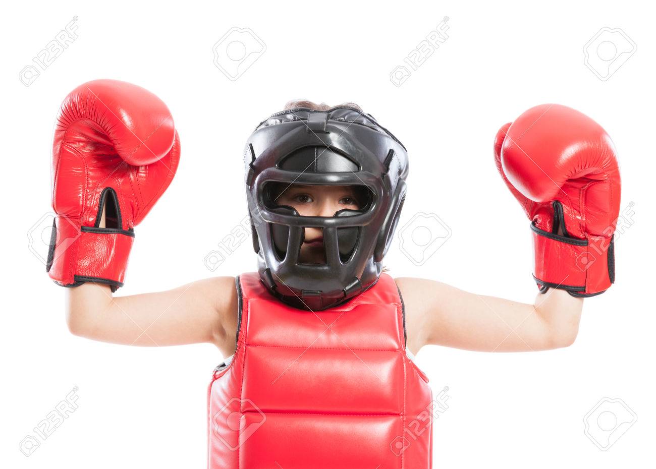 かわいいし若いボクサーの女の子赤いボクシング グローブとヘルメットを身に着けています の写真素材 画像素材 Image