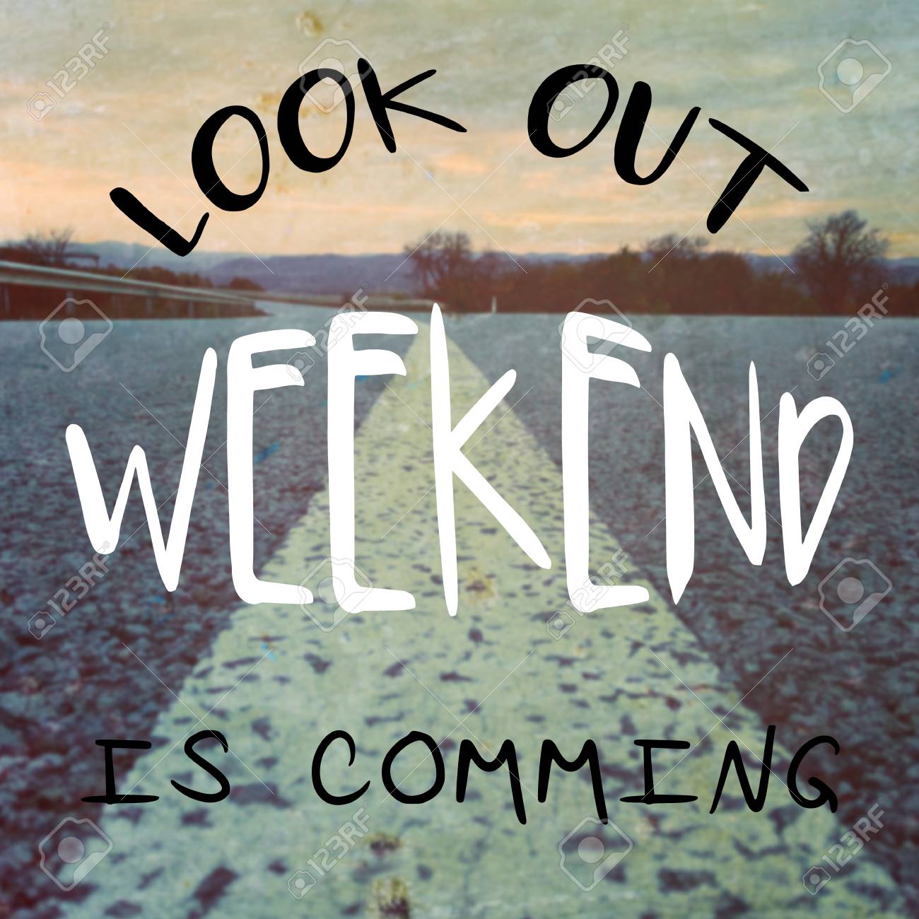 Citation Inspiree Sur Les Week End Sur Fond Flou Avec La Route Ou De La Rue Banque D Images Et Photos Libres De Droits Image Citation Inspiree Sur Les Week End Sur Fond Flou Avec La Route Ou De La Rue Banque D Images Et Photos Libres De Droits Image