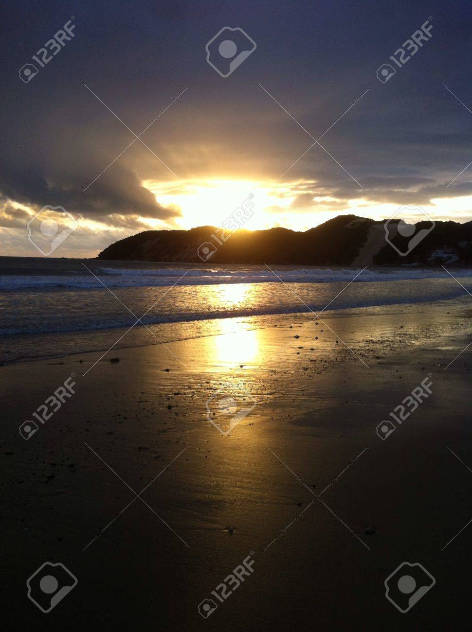 朝日が昇る の写真素材 画像素材 Image