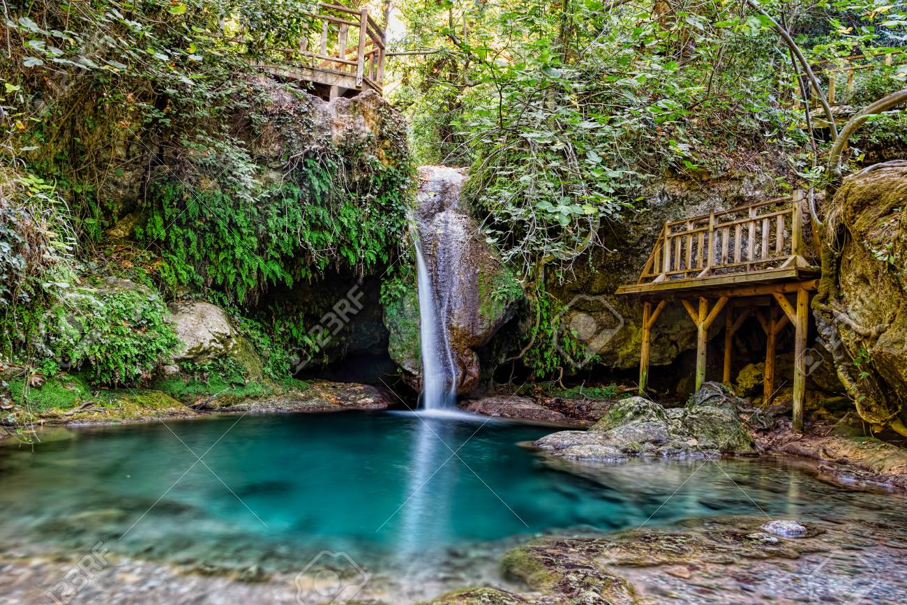 Kleiner Teich Mit Wasserfall Wasserfall Im Garten Selber Bauen