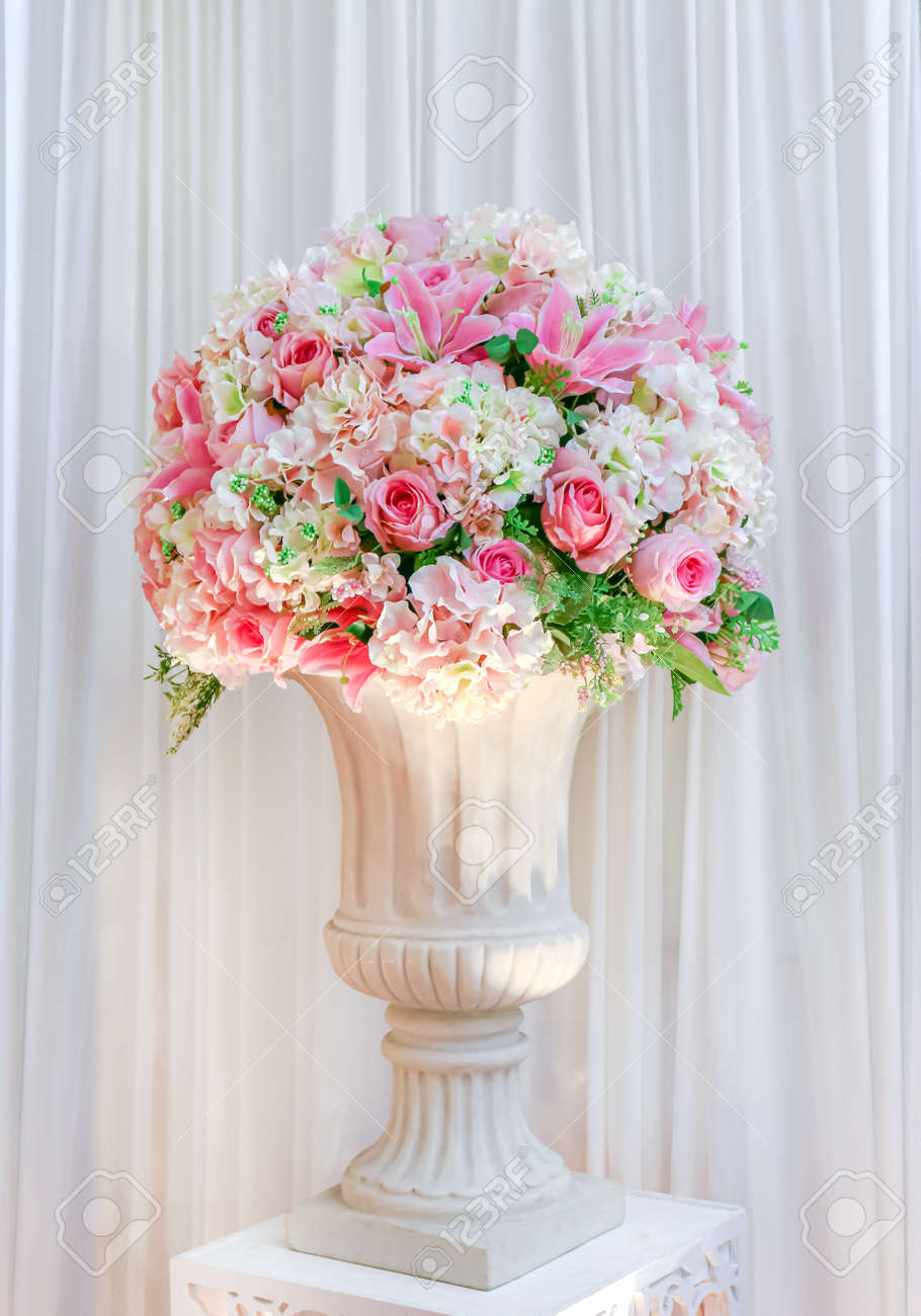 flower bouquet rose on the vase for decoration wedding event - 169183490 flower bouquet rose on the vase for decoration wedding event - 169183490