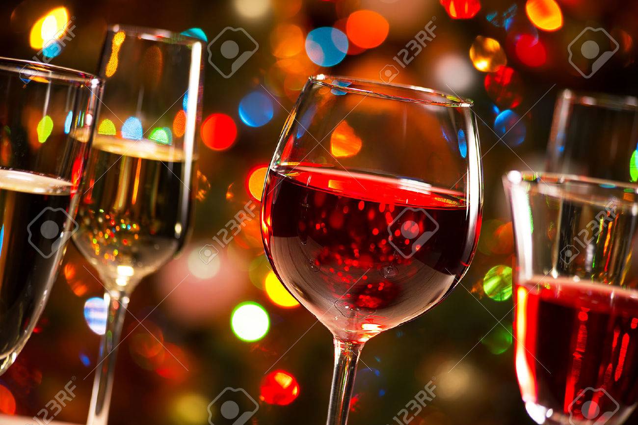 クリスマス ライトの背景にワインのクリスタル ガラス の写真素材 画像素材 Image 4317