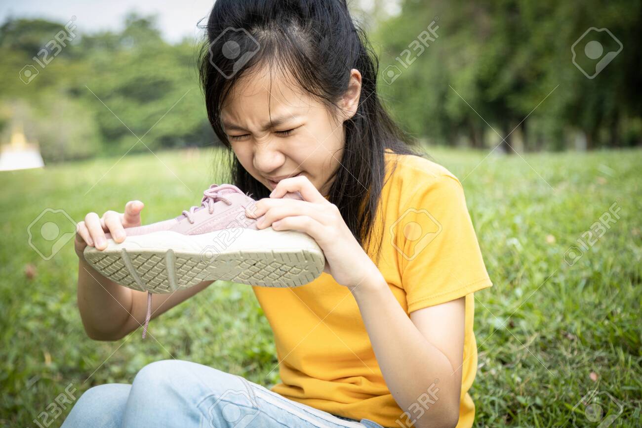 Smelly Feet Sniff