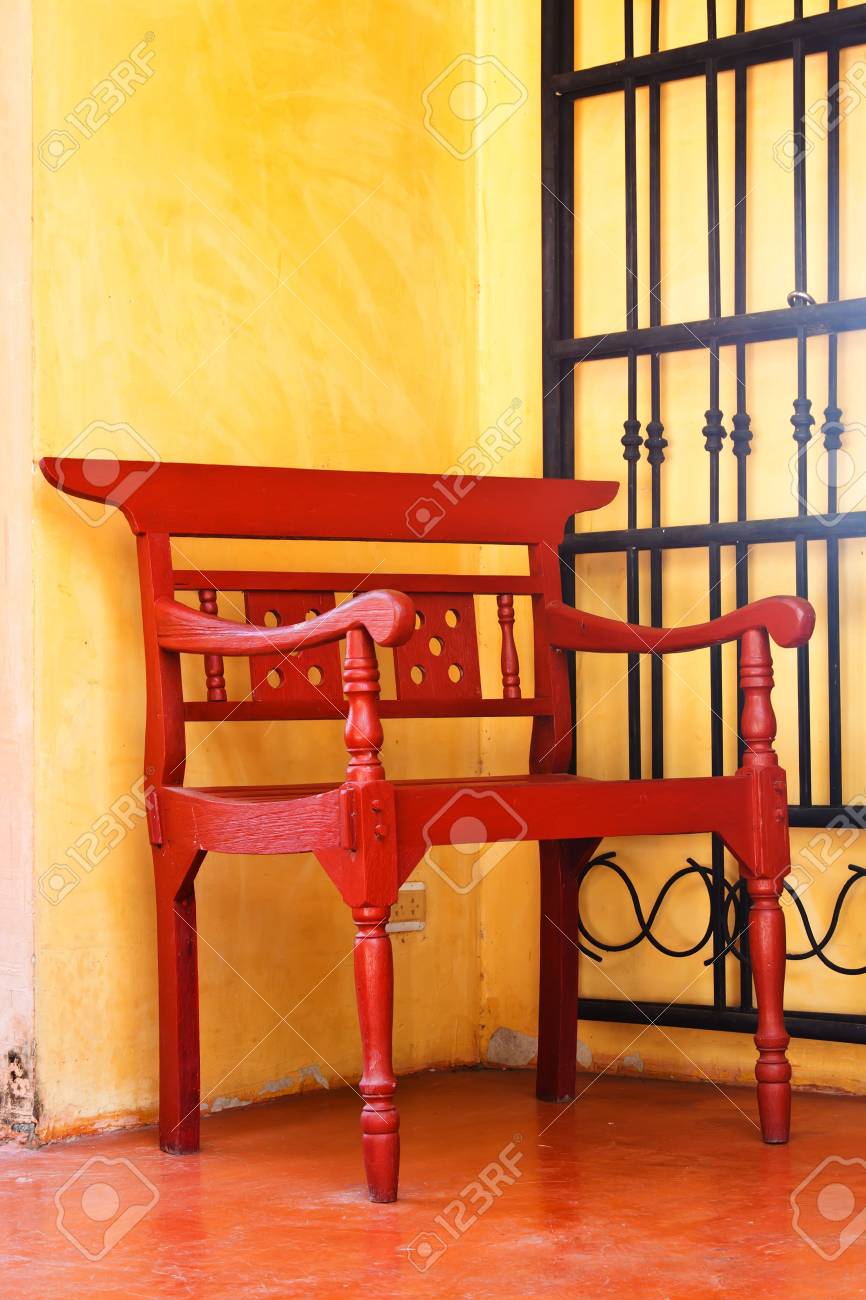 部屋のインテリアに赤い椅子 の写真素材 画像素材 Image