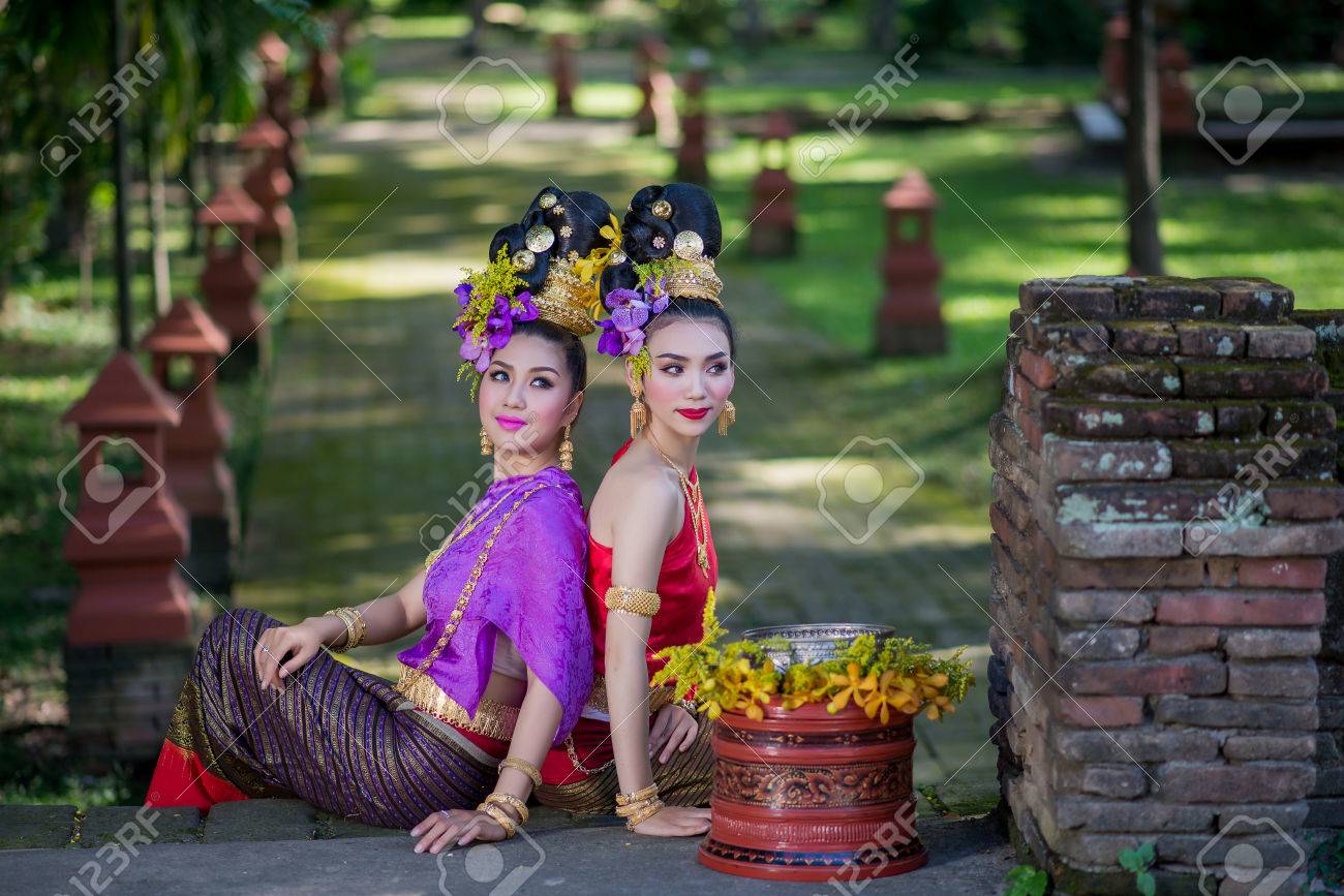 traditional day dressing