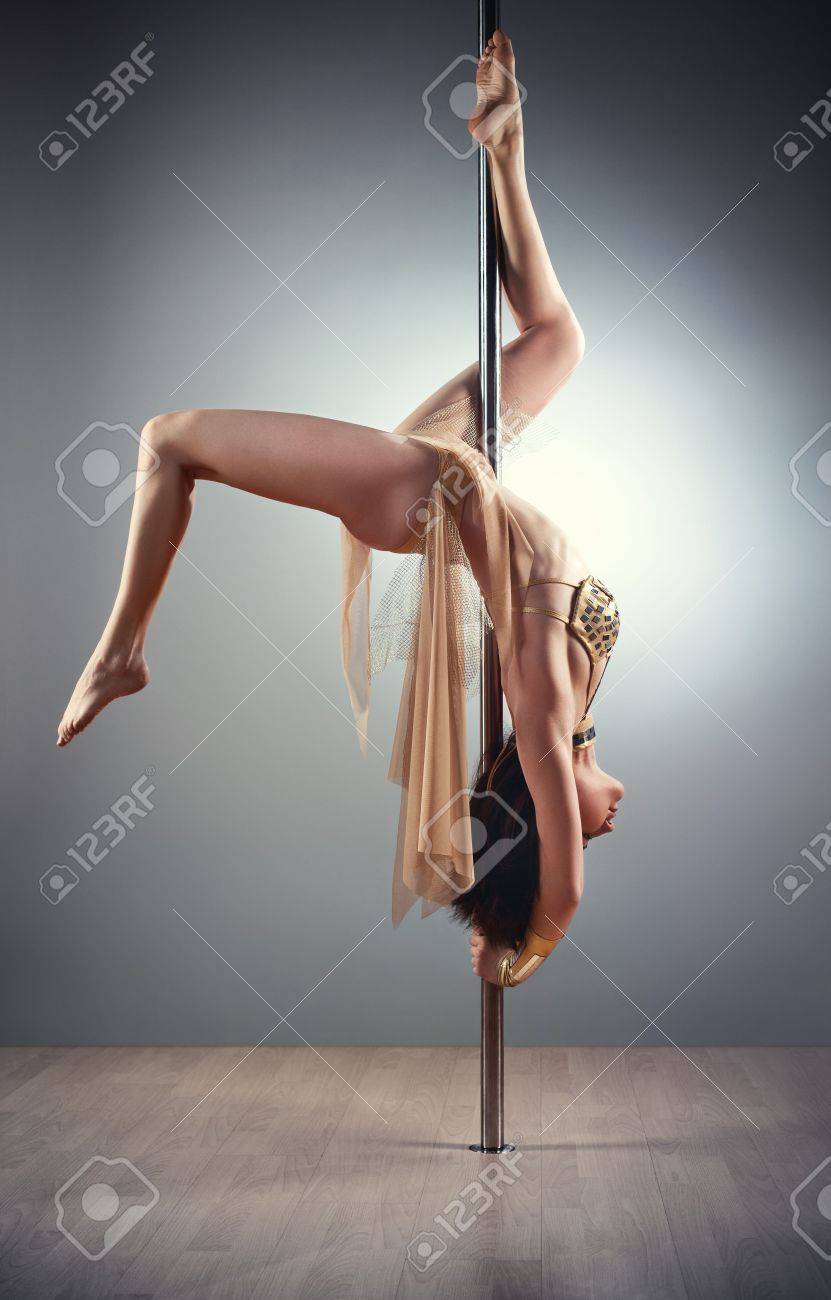 若いセクシー ポール ダンスの女性 の写真素材 画像素材 Image 若いセクシー ポール ダンスの女性 の写真素材 画像素材 Image