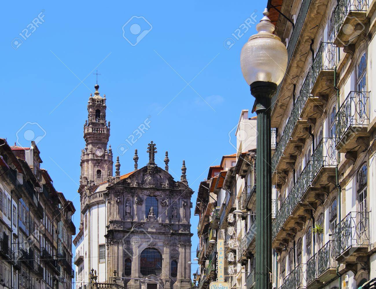 バロック建築が美しい「クレリゴス教会＆塔（Igreja e Torre dos