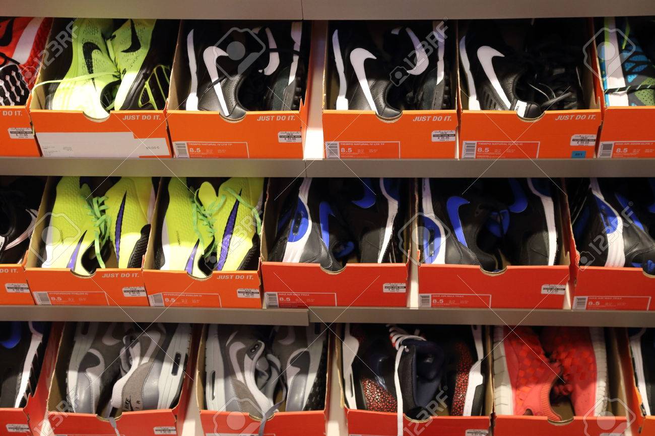 proporcionar una gran selección de talla 40 gran inventario BÉLGICA - 17 DE OCTUBRE: Fondo De Zapatos Nike Cajas De Salida De ... proporcionar una gran selección de talla 40 gran inventario BÉLGICA - 17 DE OCTUBRE: Fondo De Zapatos Nike Cajas De Salida De ...