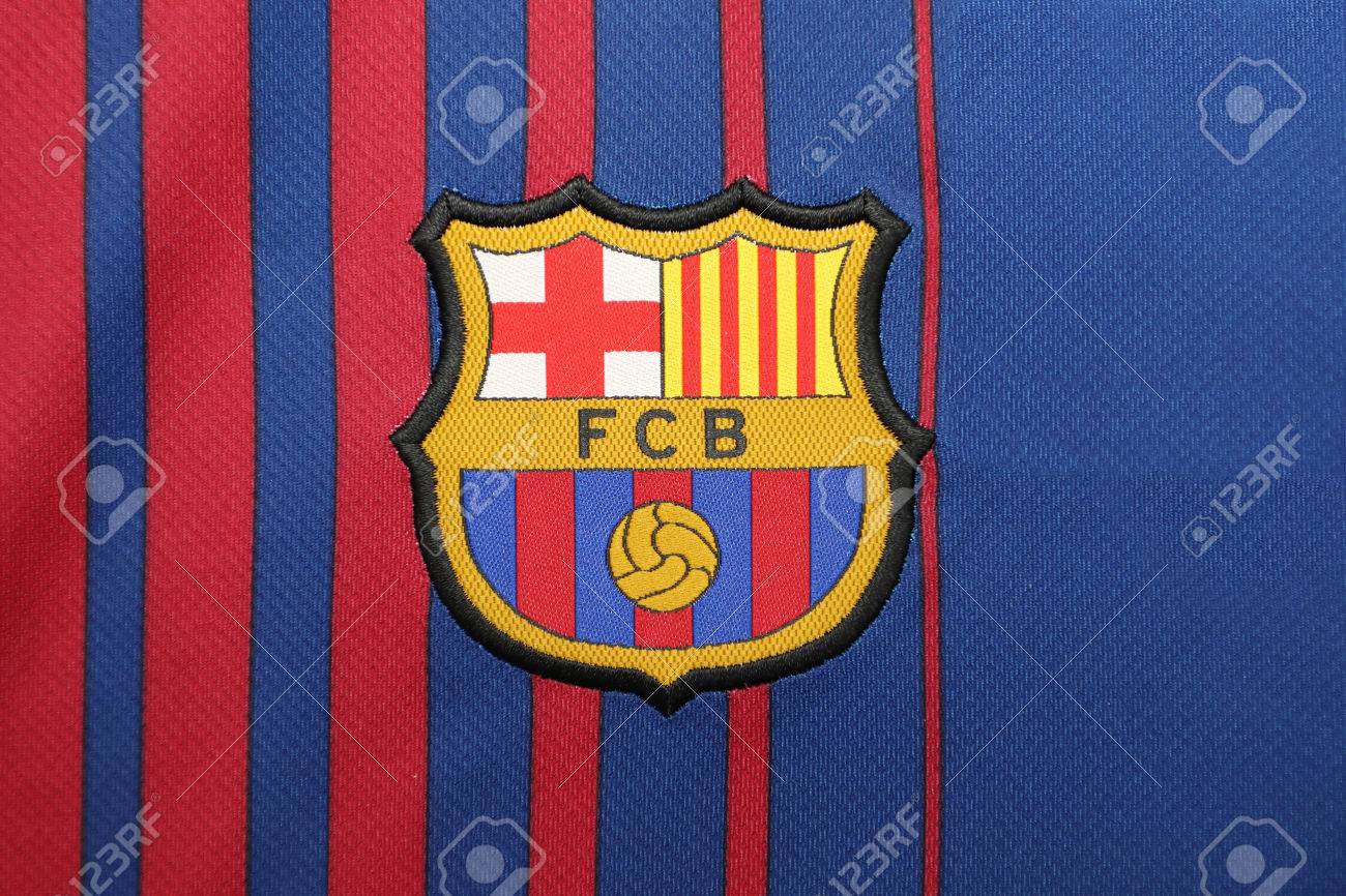 バンコク タイ 6 月 26 日 タイのバンコクで 17 年 6 月 26 日に公式ユニフォームにバルセロナのサッカー クラブのロゴ の写真素材 画像素材 Image