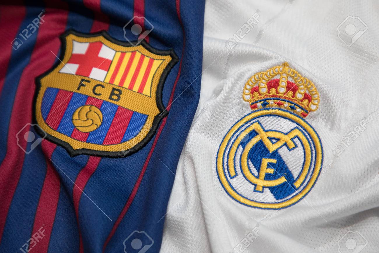 バンコク タイ 10 月 23 日 バルセロナとレアル マドリード サッカーユニ 17 年 10 月 23 日にタイのバンコクでのロゴ の写真素材 画像素材 Image