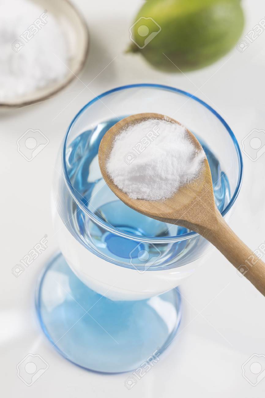 水 レモン ソーダの重炭酸塩のガラス の写真素材 画像素材 Image