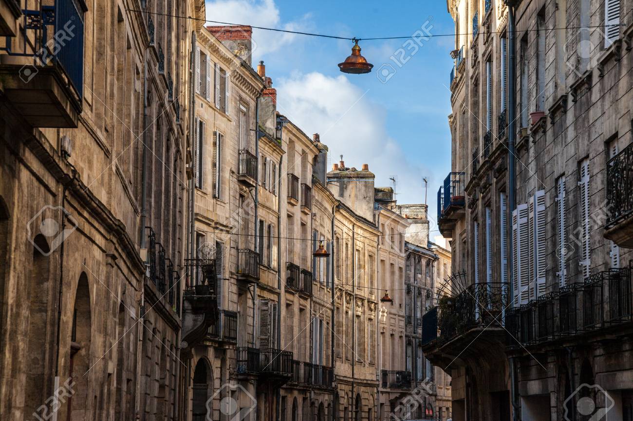 ボルドー フランスの街の中世の建物のファサード これらの建物は南西フランス建築の典型的な の写真素材 画像素材 Image