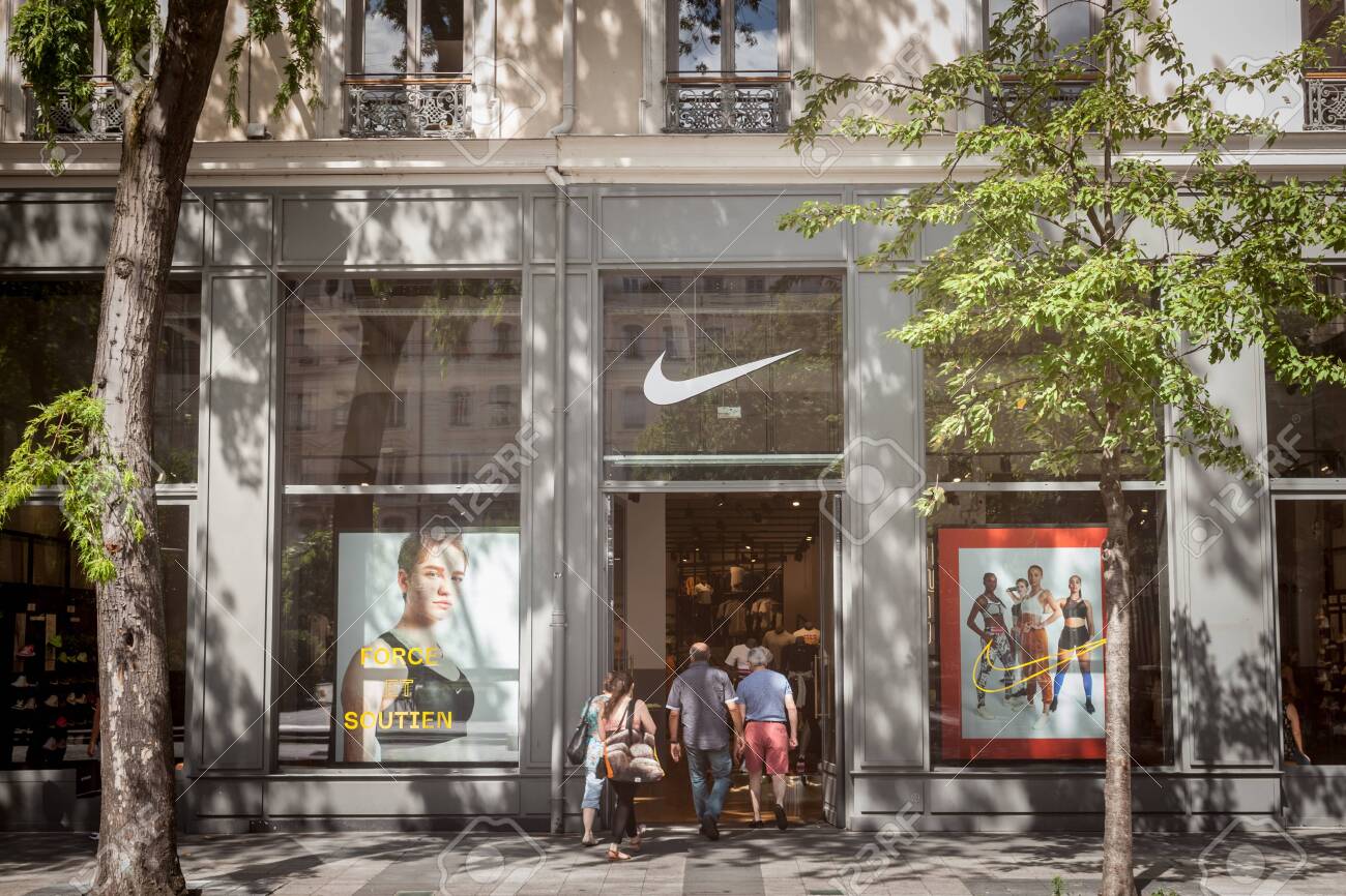 nike check store availability