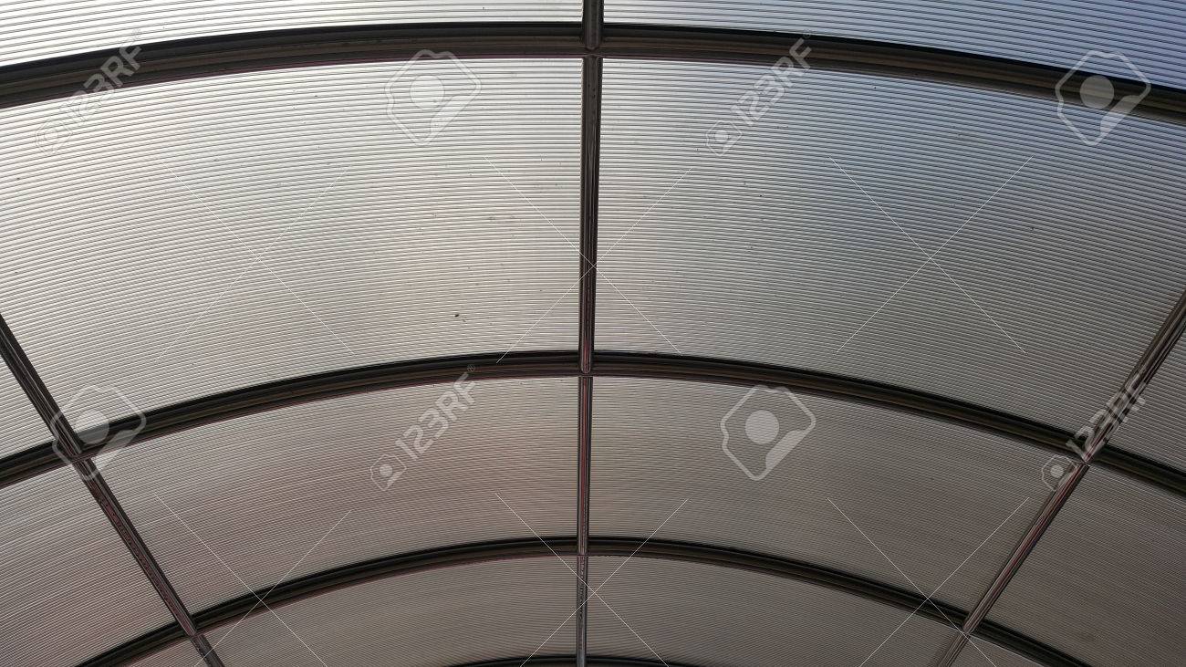半透明の曲線キャノピー屋根鉄骨構造 の写真素材 画像素材 Image