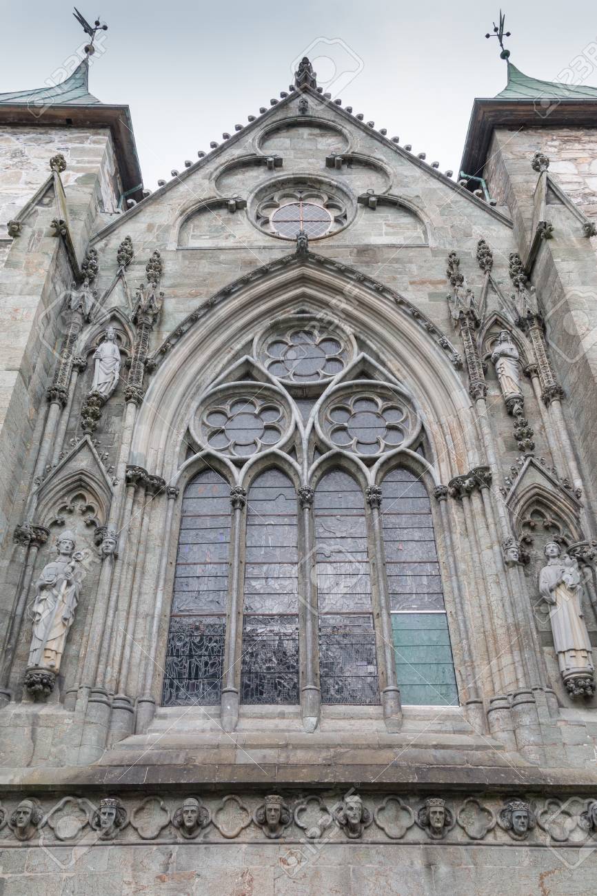 Aussenansicht Des Beruhmten Stavanger Domkirke Eine Mittelalterliche Kathedrale In Stavanger Norwegen Lizenzfreie Fotos Bilder Und Stock Fotografie Image 30623264