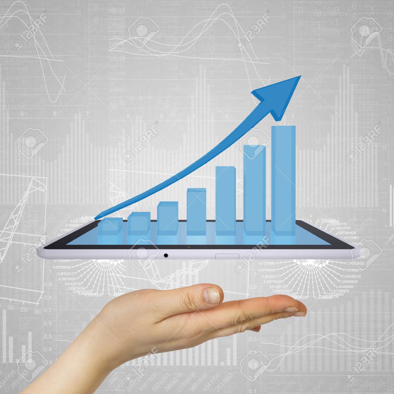 タブレット Pc の成長チャート画面のタブレットを持っている手 の写真素材 画像素材 Image 26577129