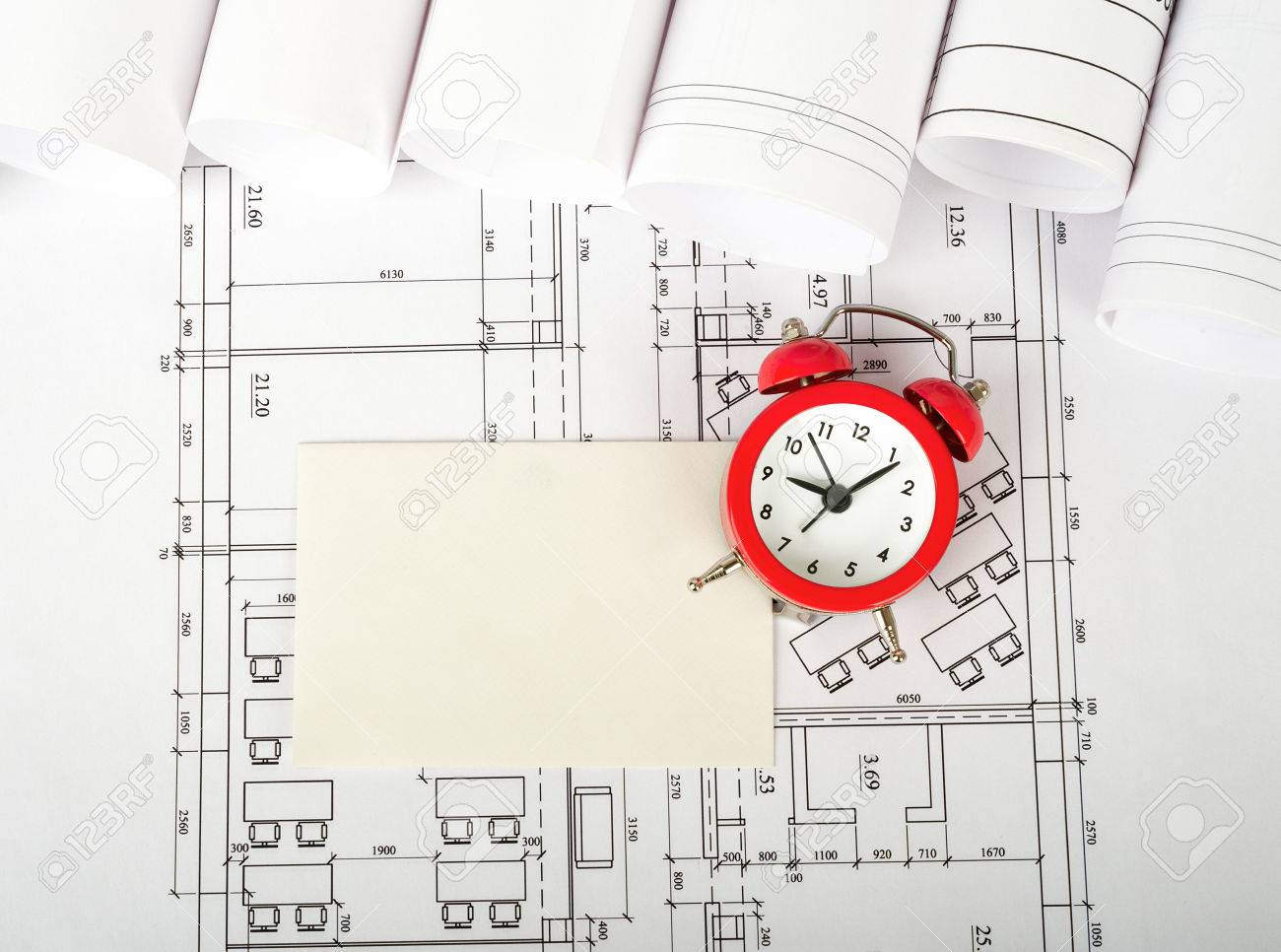設計図 平面図に目覚まし時計で空白のカード の写真素材 画像素材 Image 設計図 平面図に目覚まし時計で空白のカード の写真素材 画像素材 Image