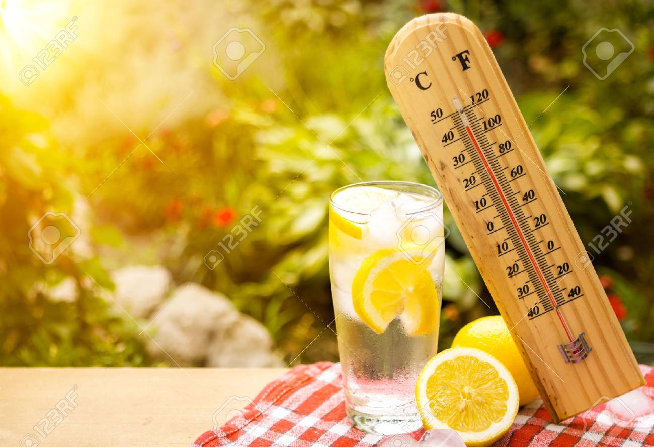thermometer shows a high temperature during heat wave - 71338370 thermometer shows a high temperature during heat wave - 71338370