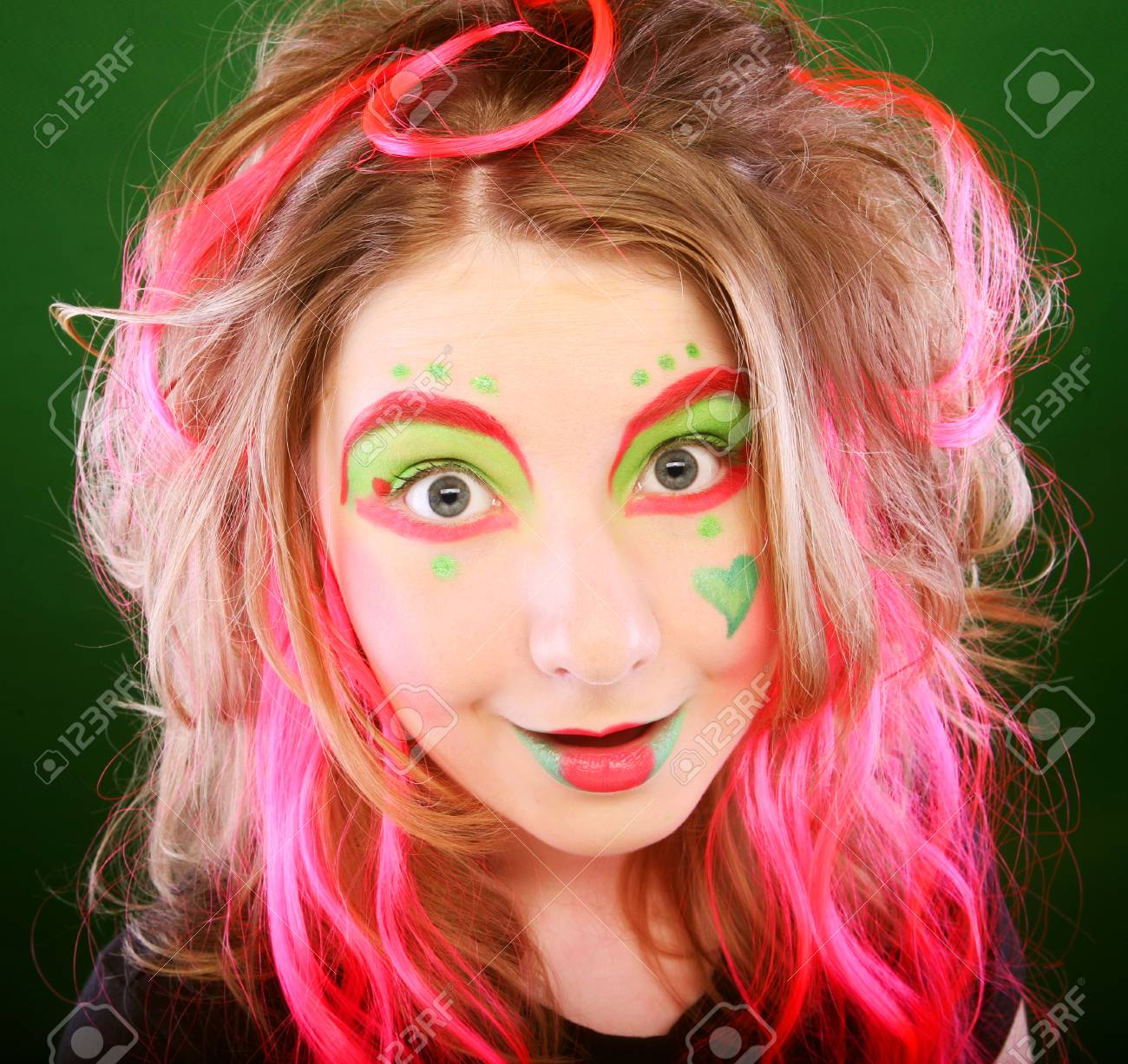 Drole De Fille Sur Fond Vert Banque D Images Et Photos Libres De Droits Image