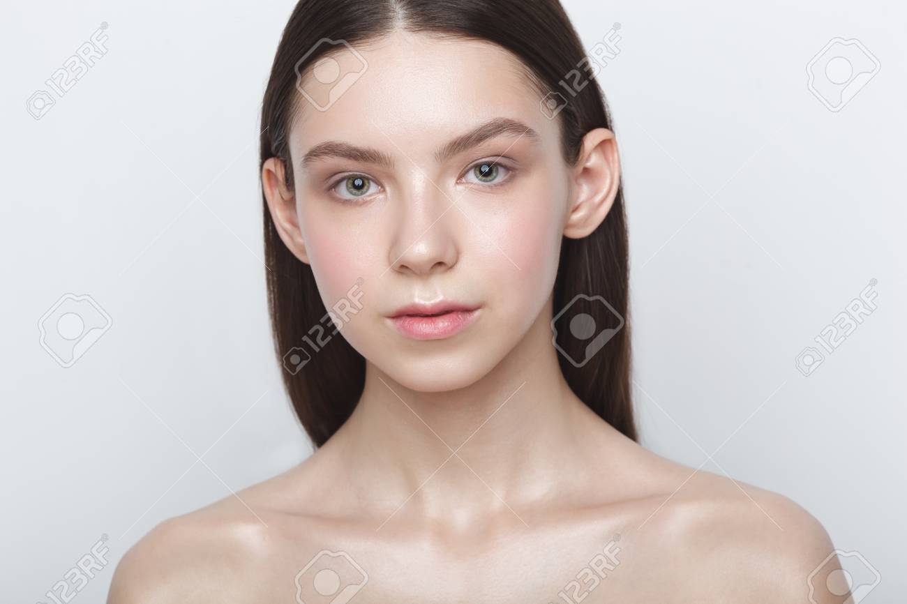 Schonheit Frau Kopf Und Schultern Portrat Klare Glanzende Haut Lizenzfreie Fotos Bilder Und Stock Fotografie Image 76768923