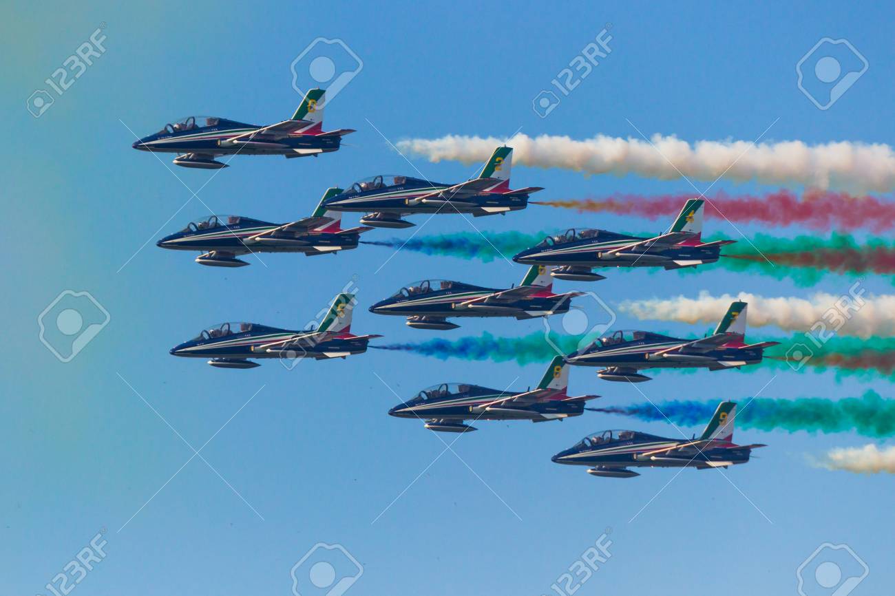 イタリア空軍アクロバットチーム の写真素材 画像素材 Image