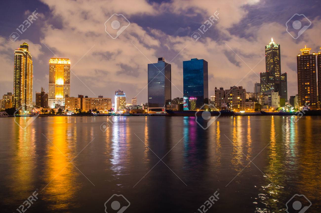 高雄港の海と高層ビルの風景 の写真素材 画像素材 Image 高雄港の海と高層ビルの風景 の写真素材 画像素材 Image