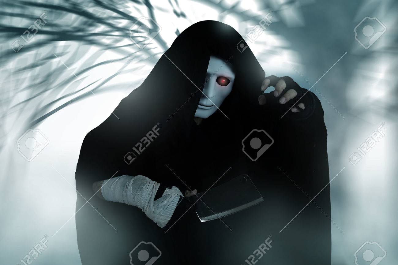 マスクとフードでゴースト キラー男は 衣装のハロウィーンの夜の荒野でチョッピング ナイフを保持します の写真素材 画像素材 Image 6369 マスクとフードでゴースト キラー男は 衣装のハロウィーンの夜の荒野でチョッピング ナイフを保持します の写真素材 画像素材 Image 6369