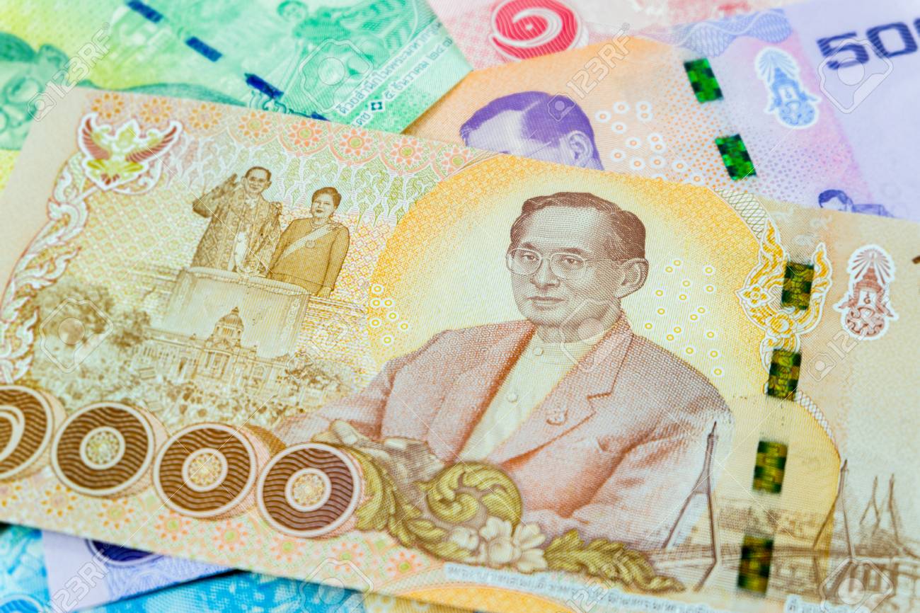 タイ 記念紙幣 1000バーツ 1000 タイ バーツ紙幣、後半のプミポン国王の記念紙幣の写真素材・画像