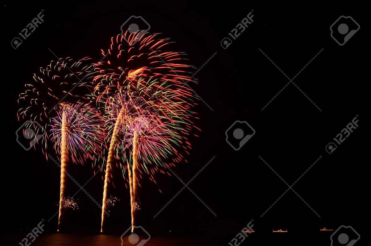 Feuerwerk Feiern Den Konig Geburtstag Lizenzfreie Fotos Bilder Und Stock Fotografie Image