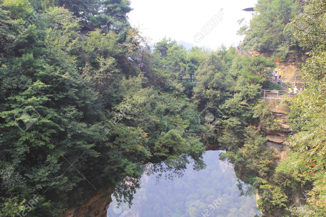 Vue Célèbre Du Plus Grand Pont Naturel Les Montagnes Zhangjiajie Un Parc National En Chine